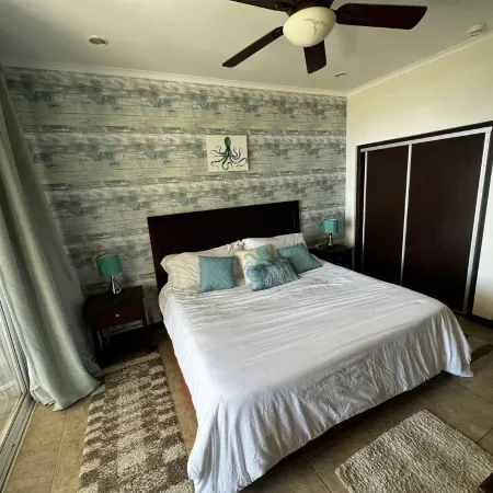 Beautiful Beach Front Condo Sleeps 5, Rare Opportunity for Christmas