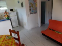 SEASONAL RENTAL IN VILLA WITH GARDEN - QUIET AREA - BEACH 300m Hoteles en Les Anses d'Arlet