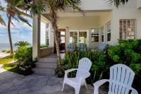 Ocean Front Condo With Private Roof Top Deck - Gold Standard Approved Hotels in 