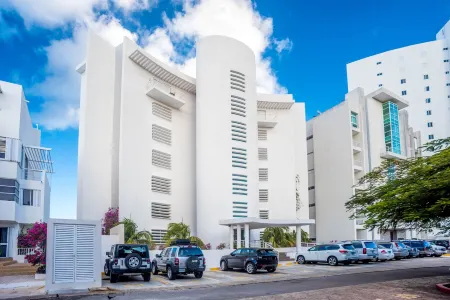 Gorgeous Condo, Amazing Oceanfront views , Great Snorkeling out-front!