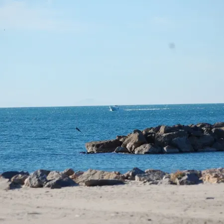 IMPREGNABLE VIEW ON THE PORT OF PLAISANCE - SEA 50 M