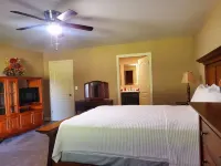 Dream cabin  with mancave and views of Lake Cumberland.