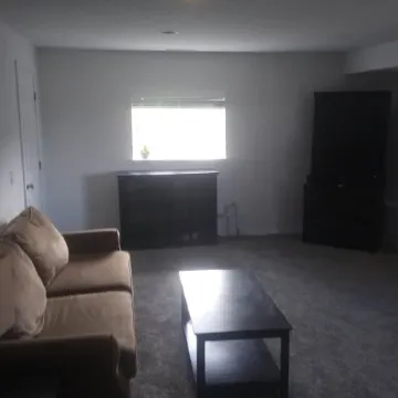 Stylish 2bd lower level  apt in newer constructed south hill home