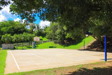 The Escape House - condo in Ceiba Отели в г. Machos