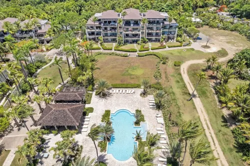 Renovated 2-bedroom condo with WiFi, AC inside Bahía Beach Resort