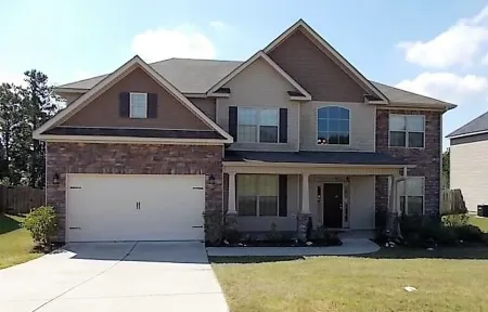 New Listing! Fully furnished! Available for Master's!!