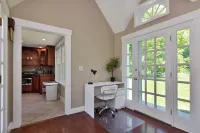 Lovely 2 bedroom- kitchenette