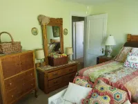 Carroll Manor: RecentlyRenovated English Tutor. Sleeps 8