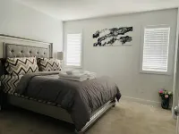 The Sophie's @ Sask (3BR/2.5BA) 새스커툰 호텔