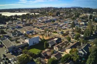 Family Retreat in the Village - Yard & Patio