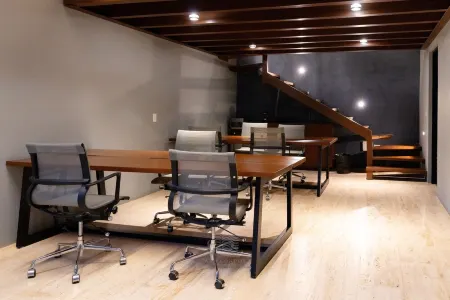 Exclusive Penthouse Retreat: Private Rooftop Pool & Premier Resort Facilities