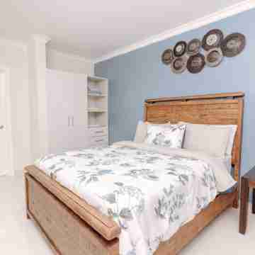 Peaceful Palm Beach Villa - For Families & Friends Rooms