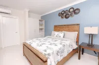 Peaceful Palm Beach Villa - For Families & Friends