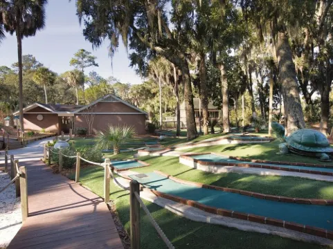 FUN Resort Studio Condo Close to Pool, Golf, Tennis, and Beach