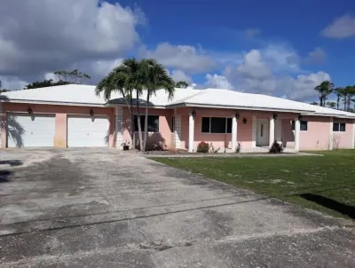Space for the family, 4 bedroom private home.