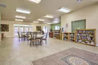 Welcoming Mesquite Condo w/ Pool Access! - parkir