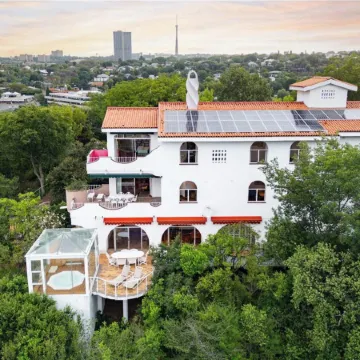 La Casa Blanca - Emmarentia, Johannesburg Отели рядом с достопримечательностью «Radiopark Building»