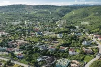 Andeve's modern, quiet home away from home  with 4 bedrooms 2 bathrooms sleeps 8