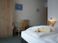 Pension Pernthaler Hotels in Silandro