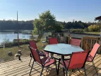 Escape to a Peaceful Waterfront Cottage with an Amazing View on the Lake-fishing