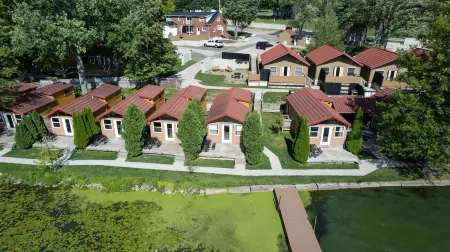 Edinboro Lake Resort Cabins Отели в г. Спринг Тауншип