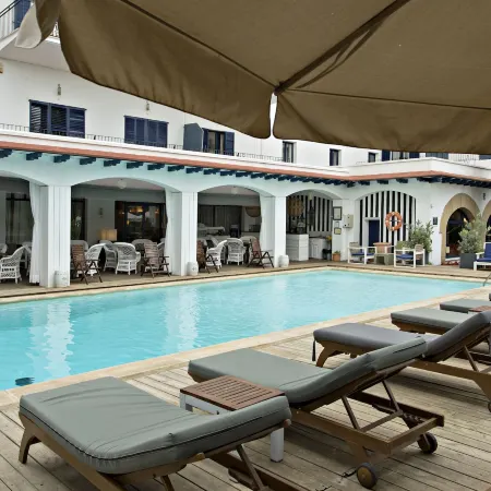 Hotel Trias