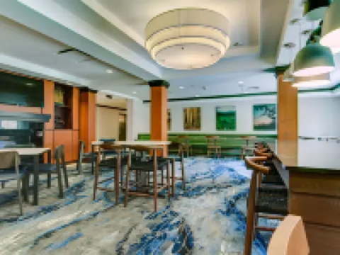 แฟร์ฟิลด์ อินน์แอนด์สวีทส์ บายแมริออท เท็กซาร์แคนา โรงแรมในเท็กซาร์คานา