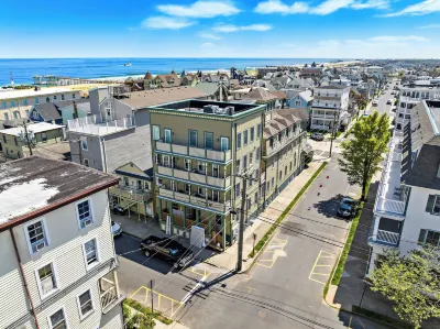 Majestic Hotel Hotels near Total Marine At Seaview
