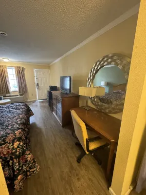 Colony Inn Hotels in Camden