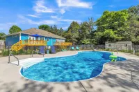 Heated Pool King Bed Jacuzzi Bath Arcade
