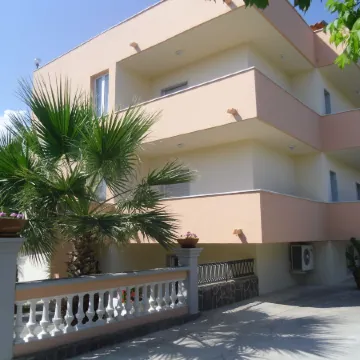 Villa Laura Residence Hotel Apartments & Studios