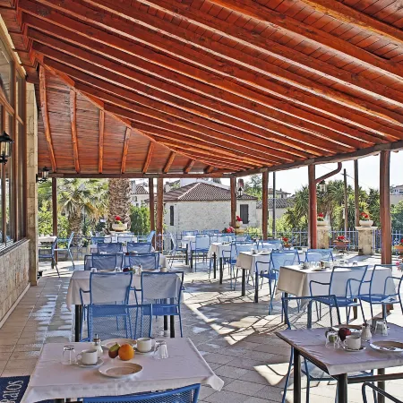 Stratos Hotel