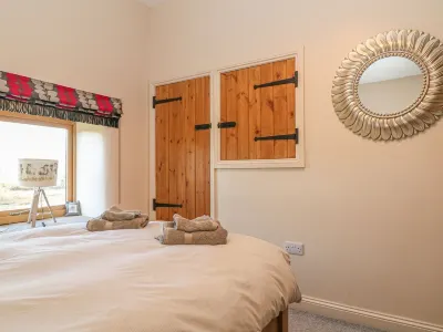 Columbine Barn Hotels near Peveril Castle