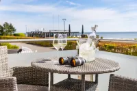 Büngers Apartment-Hotel Mit Sommerstrandkorb & Gartensauna Hôtels à : Strande