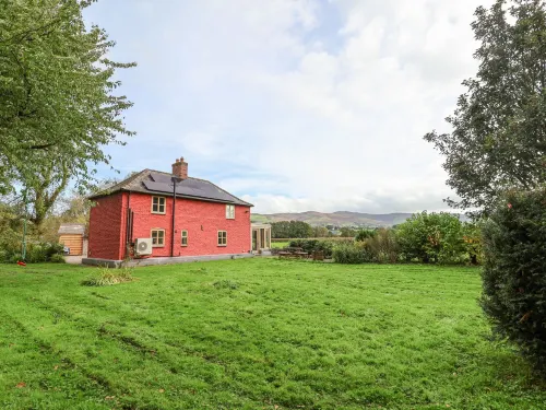 Rhydonnen Bach Hotels in Llanynys
