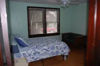 Old Time Beach Front Cottage - the Beach Is Your Backyard! 3 Bedroom Cottage by RedAwning - balcon