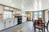 Sunrise Landing: Waterfront Cottage in Avenue! - 2성급