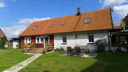 Lilla Trulla Gårdshotell - Feels Like Home Отели в г. Kvidinge