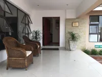 Royal Court Guest House - Homestays