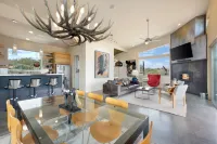 Jackalope Junction-Pool, Hot Tub, Fire Pit, BBQ & Desert Views! 2 Bedroom Home by Redawning Hotels in Pioneertown