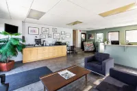 The Grove West Seattle Inn - Motels