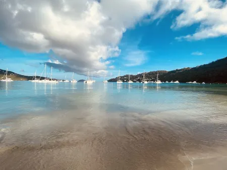 Pelican Way Villas,  Family Fun Villa. Ask about our Remote Work monthly plans. Отели в г. Запад Энд