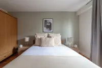 Trendy Flat in St Katharine Hotels in Wapping