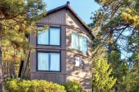 Cozy Lake-View Hideaway! Pet-Friendly Truckee Home - Pet friendly