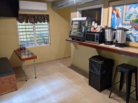 Midtown Guest House Отели рядом с достопримечательностью «Форт Крисчен»