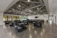 Tropical Oasis with Mountain Views and Lush Garden - Serene Escape