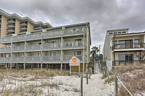Convenient PCB Condo w/ Pool Access: Walk to Beach