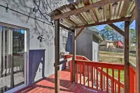 Updated Fayetville Townhome-Away-from-Home w/ Yard - balcony