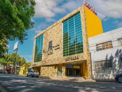 Plutarco Suites