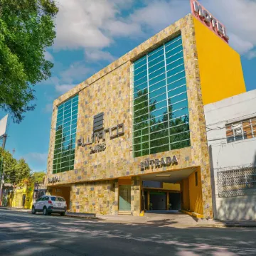 Plutarco Suites